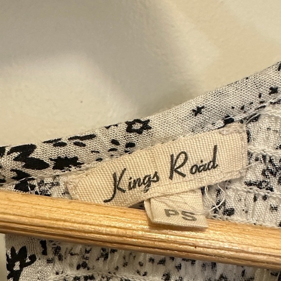 Elegant Floral Maxi Dress in black and White - Picture 2 of 7